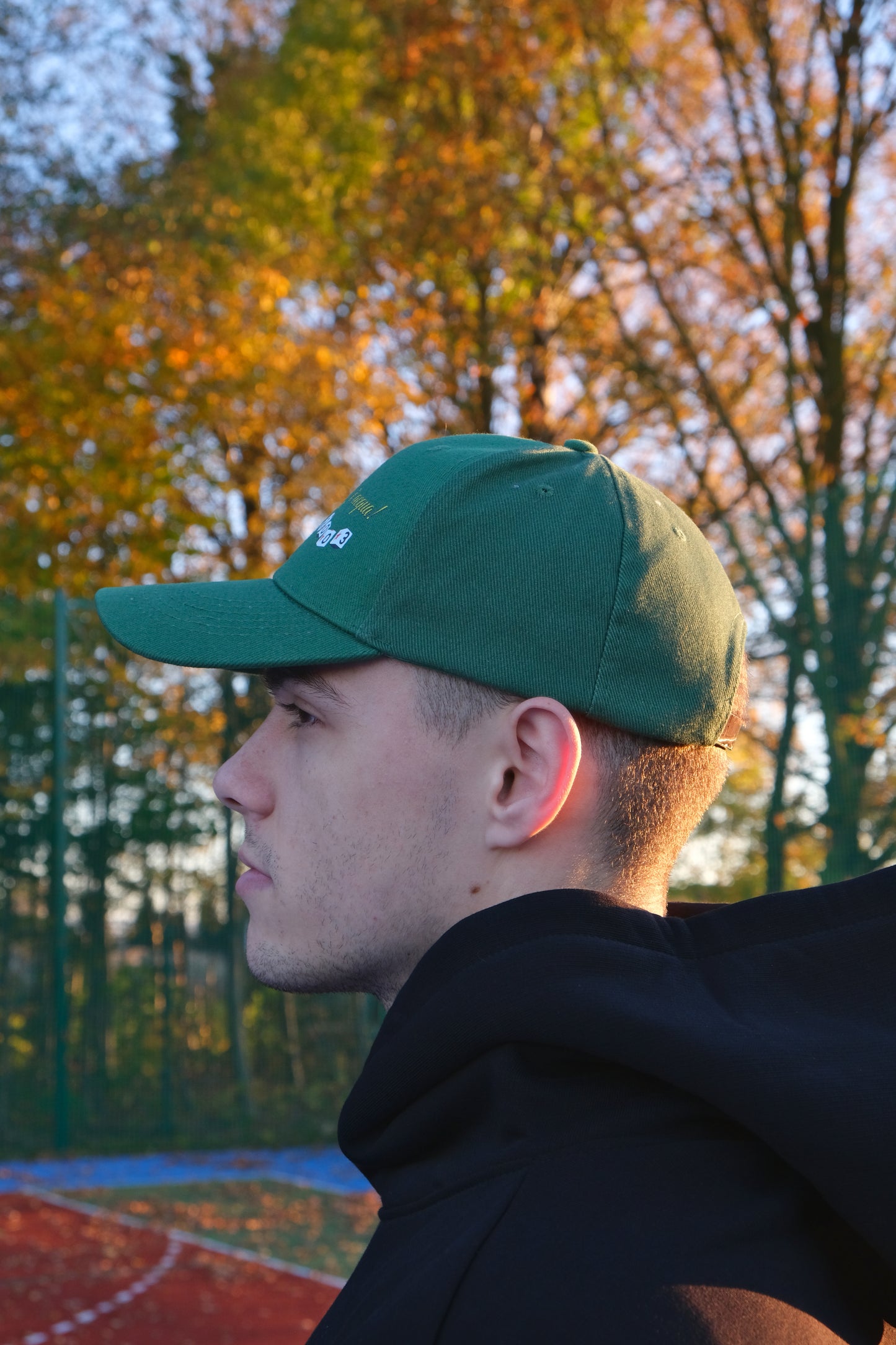 Czapka z daszkiem "La classe non è acqua" - butelkowa